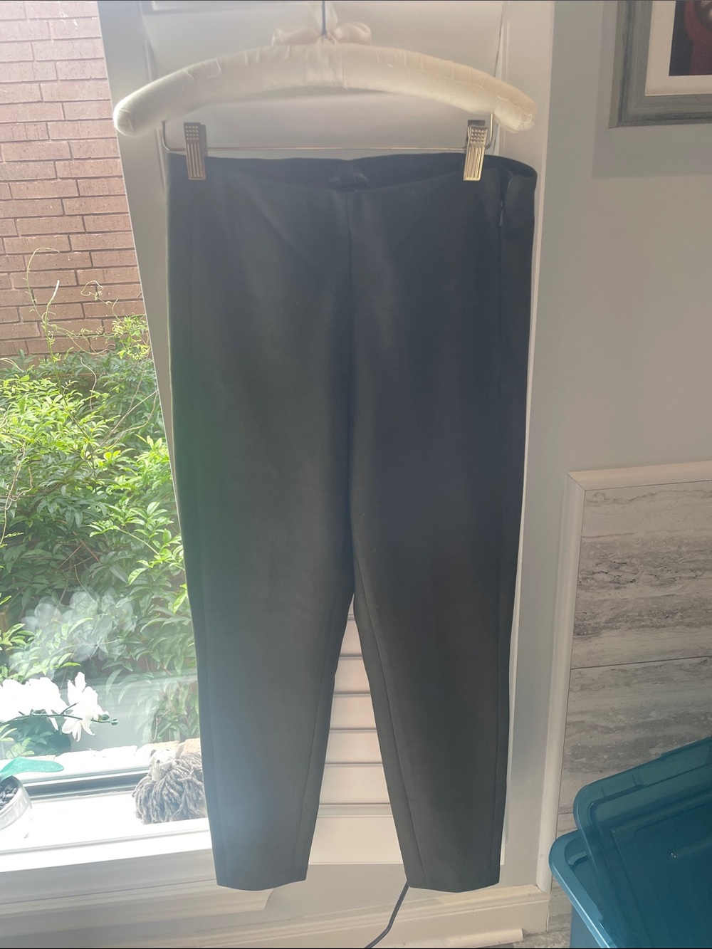 Women’s Black High-Rise Tapered Pants